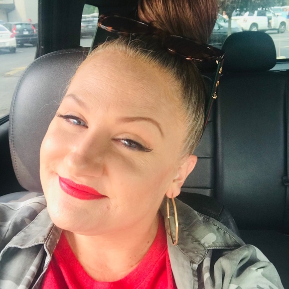 Meet your Posher, Sara - Picture 1 of 1